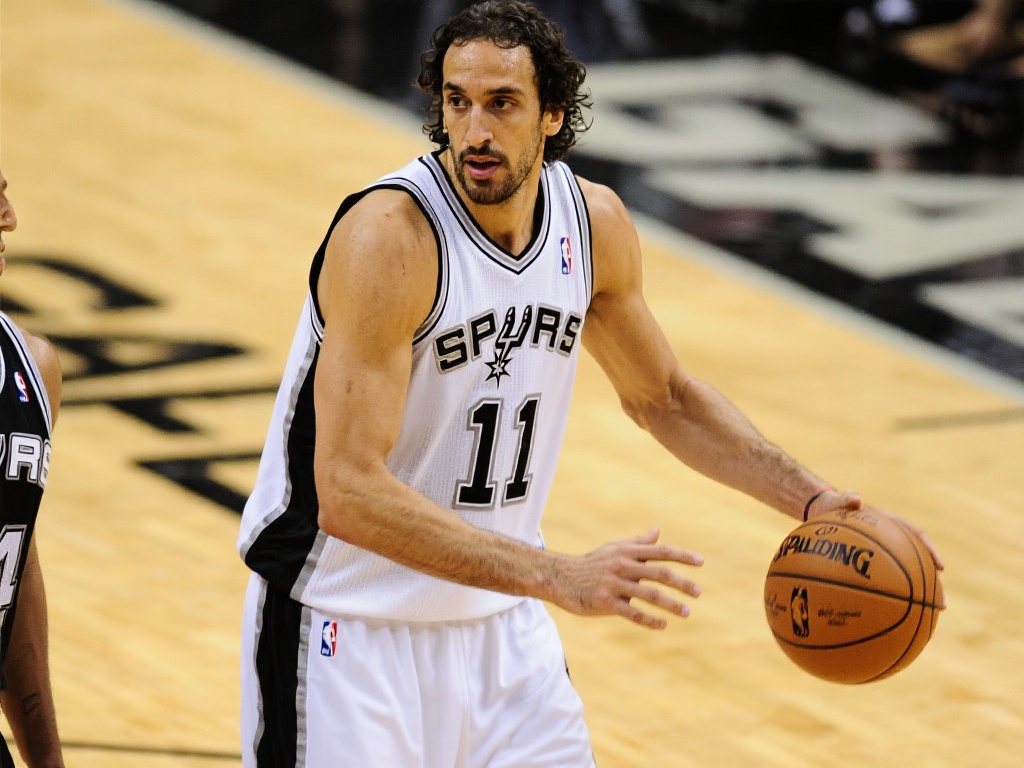 吉诺比利的篮球生涯堪称一部励志史。出生于阿根廷巴伊